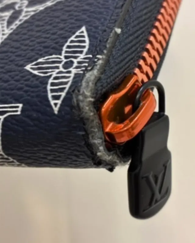 LOUIS VUITTON モノグラム財布 角スレ補修(施工前)