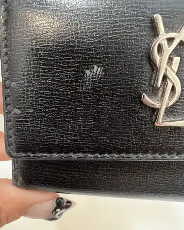 SAINT LAURENT 黒レザー財布 部分的な剥げのポイント染め（施工前）