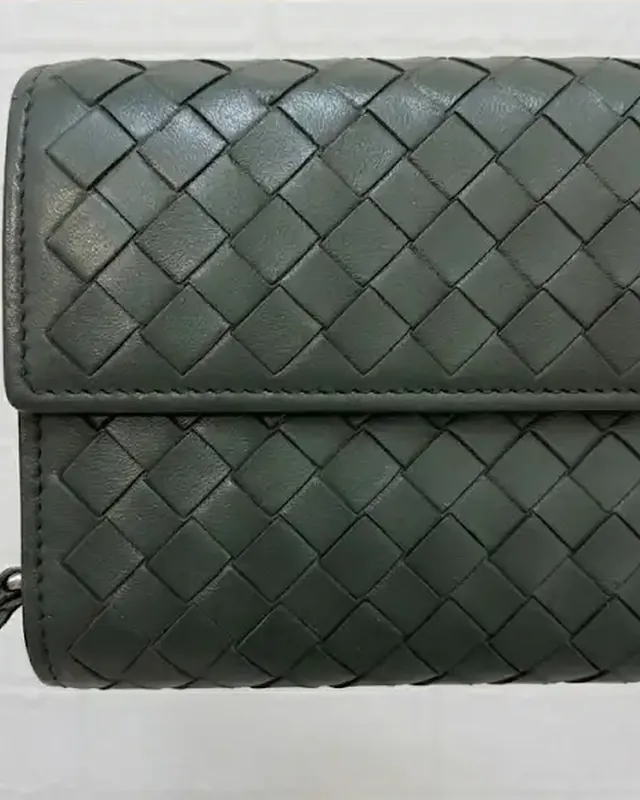 BOTTEGA VENETA イントレチャート財布 全体の色あせ染め直し(施工後)