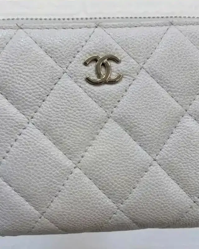 CHANEL マトラッセ 白レザー長財布 シミ・黒ずみ補修(施工後)